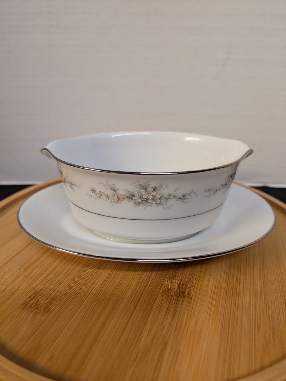 Noritake China Melissa 3080 Gravy Boat with Attached Underplate Dining Accessory
